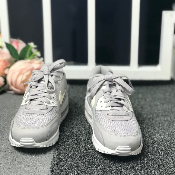 NWT Air Max 90 SE Arctic Grey WMNS - Picture 5 of 8